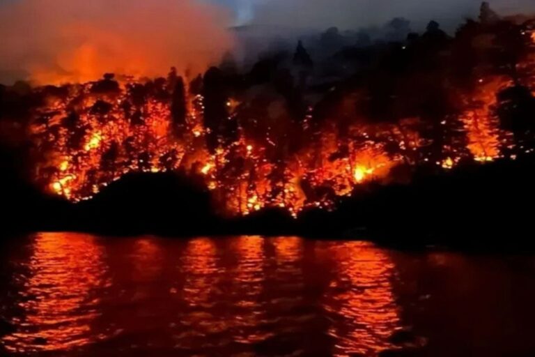 El incendio en el Nahuel Huapi persiste y ya consumió casi 6000 hectáreas