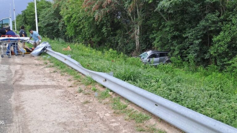 Un auto se despistó y volcó en La Merced