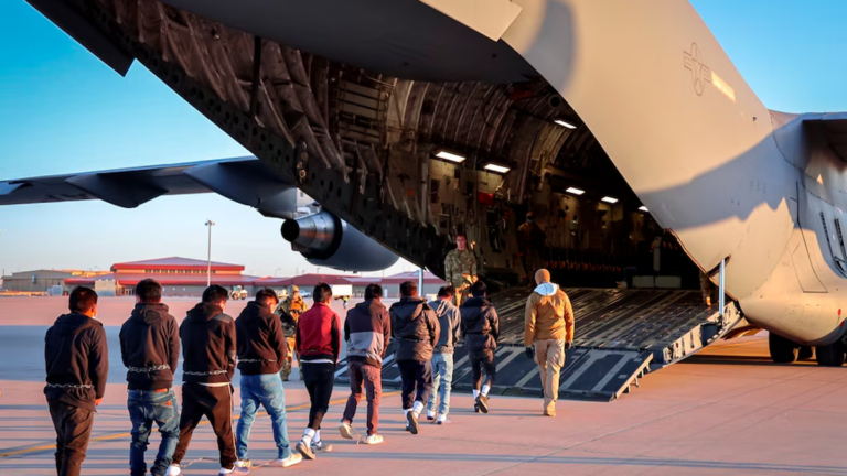 México negó el acceso de vuelo militar de deportación de EEUU al país