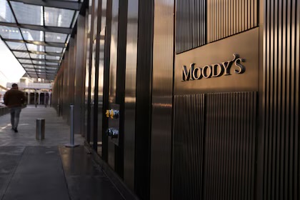 Moodys mejora la calificación de Argentina y destaca el giro en la política económica