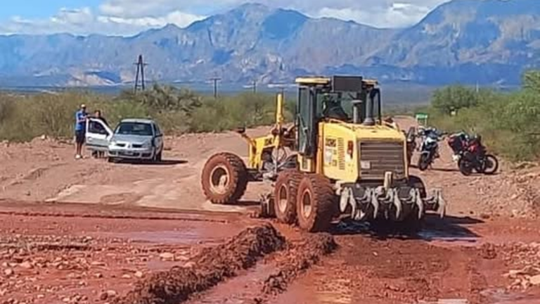 Por la crecida de ríos, piden transitar con precaución en el norte de Fiambalá