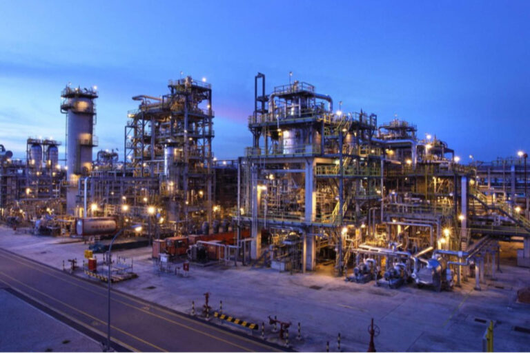 Ucrania lanzó un gran ataque a Rusia en una planta petrolera
