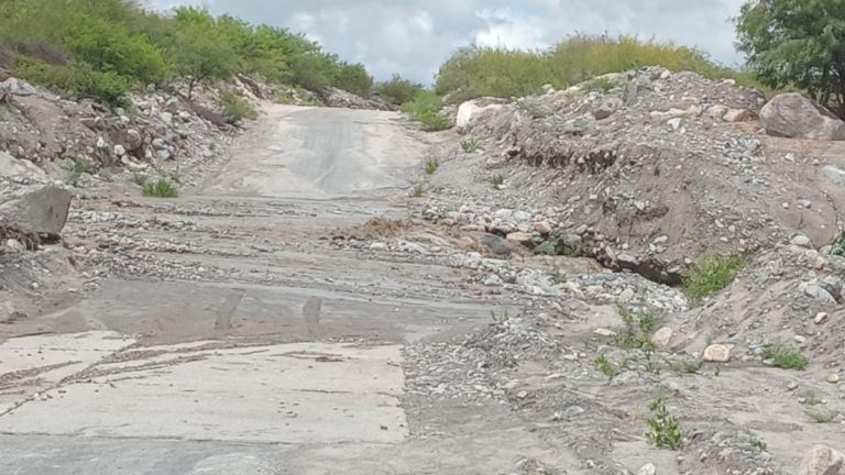Por la crecida del río, la Ruta Provincial N25 se encuentra inhabilitada