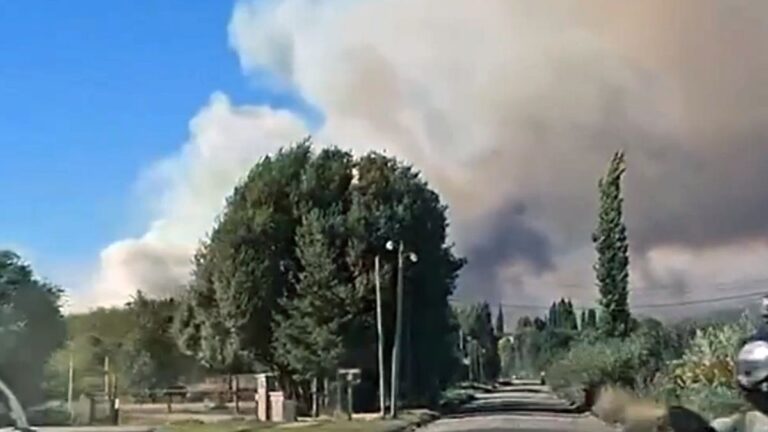 Voraz incendio en El Bolsón: evalúan evacuar a pobladores y turistas del Cajón del Azul