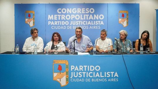 El congreso del PJ porteño llamó a conformar «un frente contra Javier Milei y Jorge Macri»