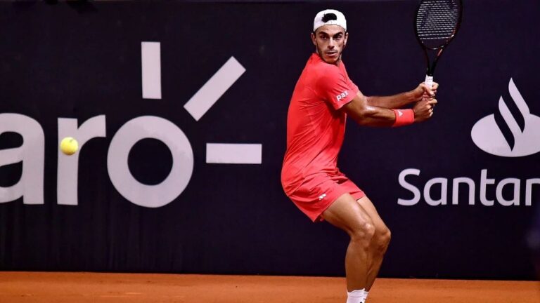 Cerúndolo avanzó a octavos de final