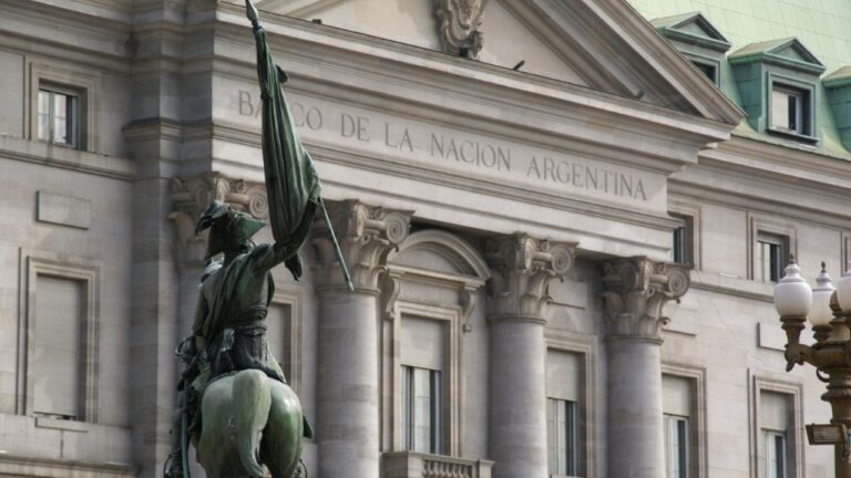 Javier Milei transformó el Banco Nación en una Sociedad Anónima