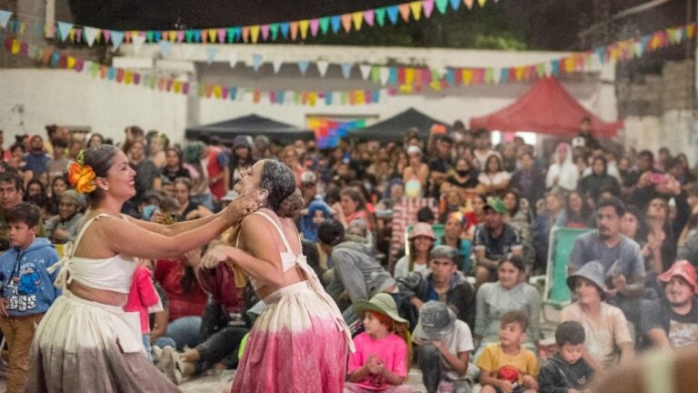 Ferias, desfiles, chayas y festivales para carnavalear el finde XL