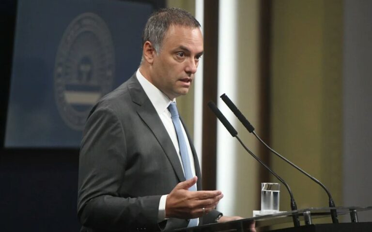 Los jueces están designados en comisión y esa es la decisión del Presidente, dijo Adorni