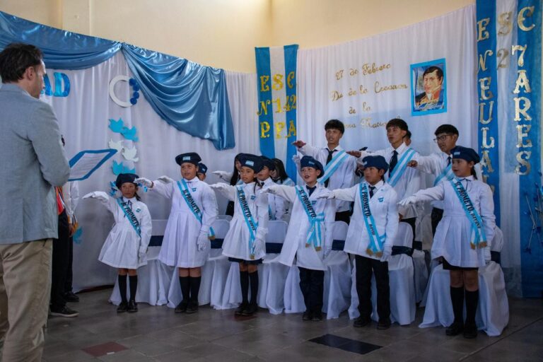 En la Puna: alumnos de periodo especial prometieron lealtad a la bandera