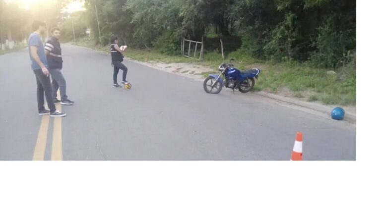 Motociclista derrapó y murió en el hospital