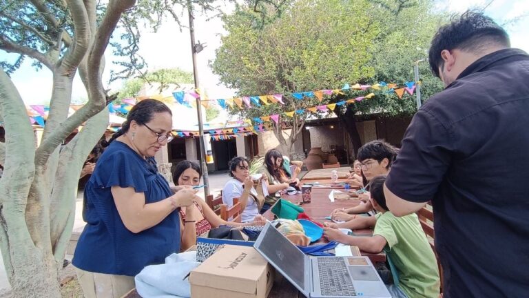 Taller de máscaras evocando el carnaval de Mutquin a cargo de Carolina Paradela