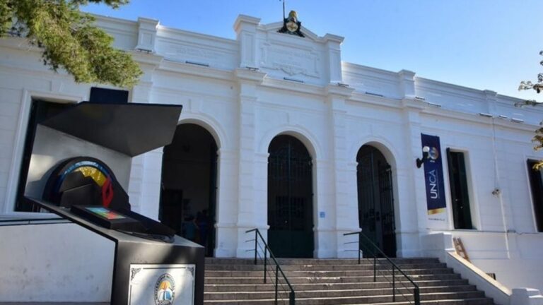 «Estamos cansados de estar excluidos de el sistema, faltan rampas con pasamanos en la Universidad «