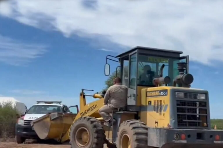 Realizan excavaciones en el patio de la casa de un testigo