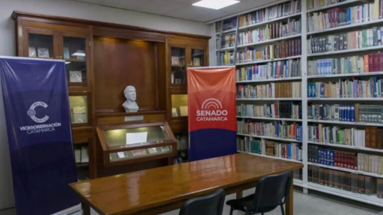 Charla debate sobre derechos de las mujeres en la Biblioteca del Senado