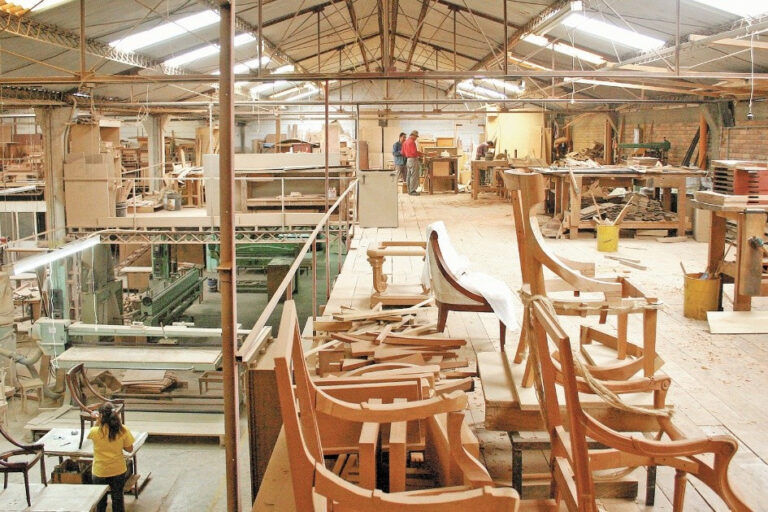 Industria: repunte interanual pero mantiene la tendencia a la baja en el mes a mes