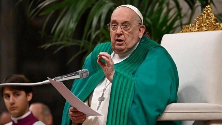 El Papa Francisco «transcurrió la noche en paz», anunció el Vaticano