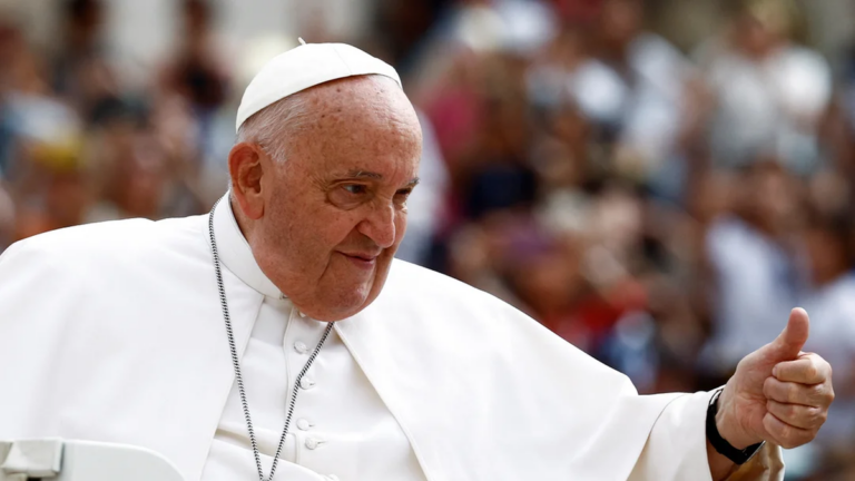 El papa Francisco mejora