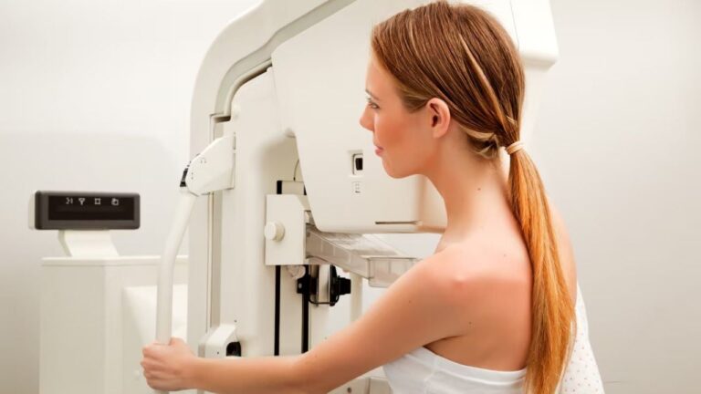 Los peligrosos costos de postergar los chequeos médicos femeninos
