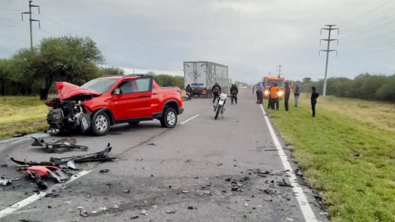 Un ex funcionario provincial protagonizó un tremendo choque en ruta 33