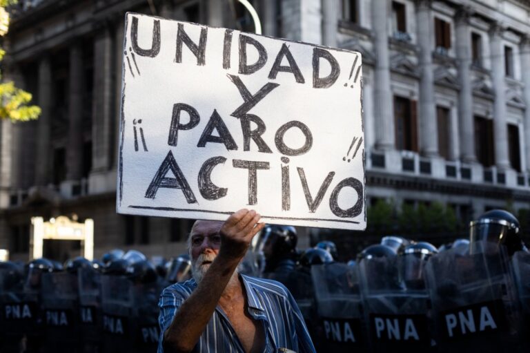 Más gremios se suman a la marcha de las y los jubilados; la CGT sigue muda
