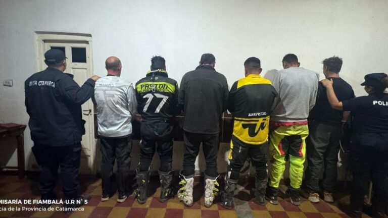 Turistas arrestados por causar daños en volcanes