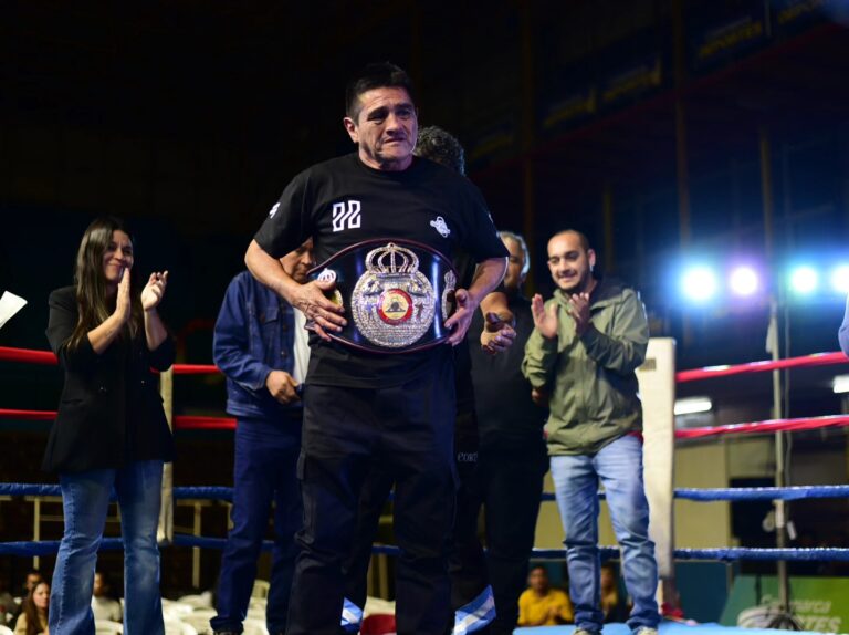 El rey tiene su corona: Hugo Soto recibió su cinturón de campeón mundial