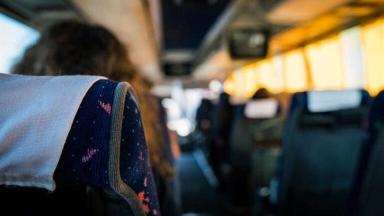 Un hombre de 75 años fue condenado por un abuso en un colectivo