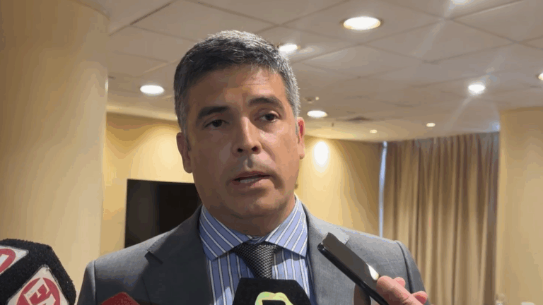 El ministro de Educación aseguró que «no se dejará docentes sin trabajo ni alumnos sin escuelas»
