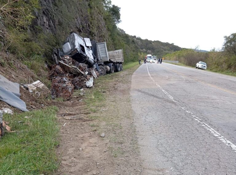 Volcó un camión en la Cuesta del Totoral