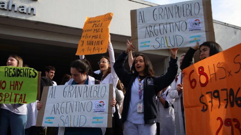 Aseguran que el Gobierno subirá los salarios de residentes del Hospital Garrahan