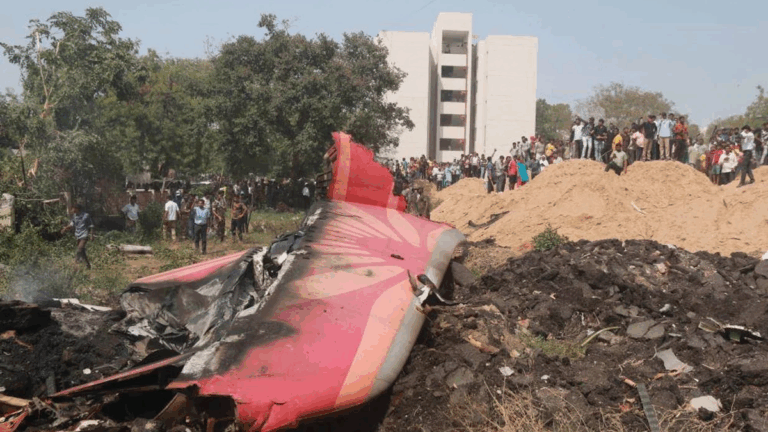 India inicia una investigación formal sobre el accidente aéreo