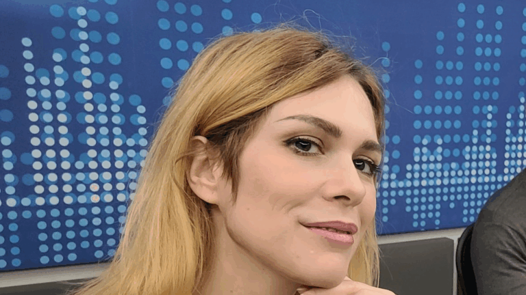 Denuncian que Lilia Lemoine también viaja gratis en Aerolíneas Argentinas