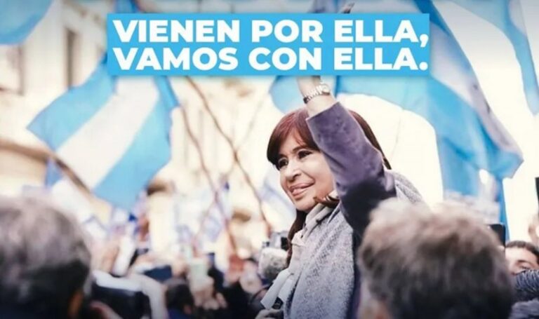 «Vienen por ella. Vamos con ella» es la convocatoria para acompañar a Cristina a Comodoro Py