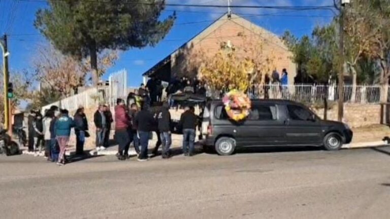 Muerte de la docente Ramos: cámara captó a la mujer abrir la puerta y caer