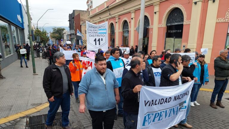 Trabajadores del INTA y Vialidad Nacional marchan en defensa de los organismos