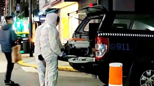 Apuñaló a su pareja, negó el ataque y las cámaras la delataron