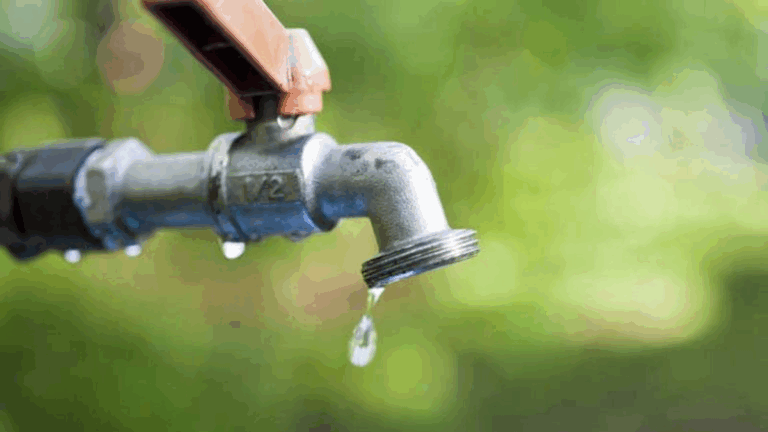 Por reparación de cañería, el suministro de agua se verá afectado en varios lugares de la Capital