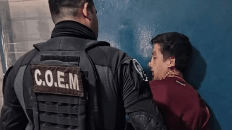 Corridas y disturbios en procedimiento preventivo: un detenido y un policía lesionado