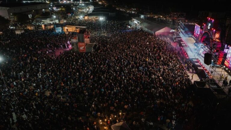 Fiesta del Poncho 2025: más de 30 mil amigos celebraron con cumbia en El Patio