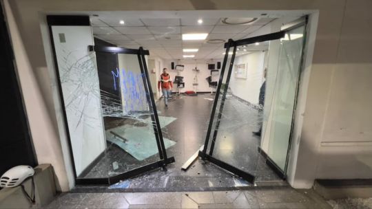 Uno de los presuntos identificados en el ataque al edificio de TN y Eltrece será candidato en las elecciones bonaerenses