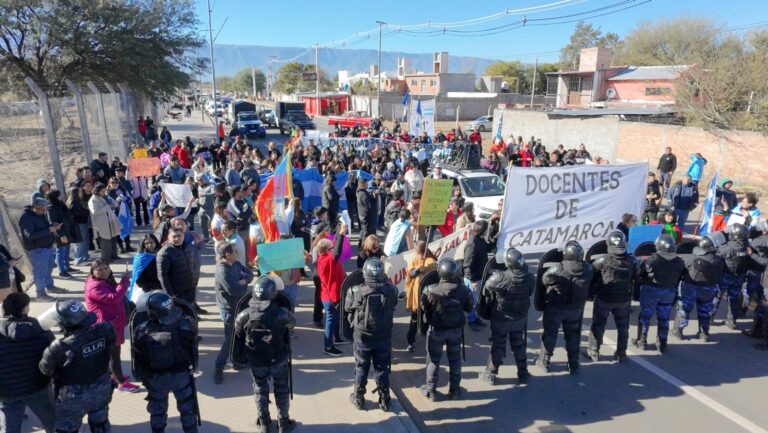 Autoconvocados continúan con el reclamo: hoy habrá una caravana docente