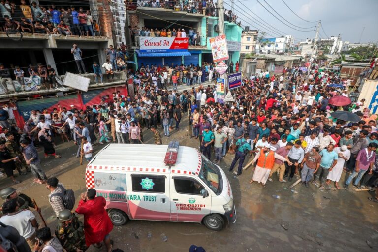 Tragedia en Bangladesh: un avión militar se estrelló contra una escuela
