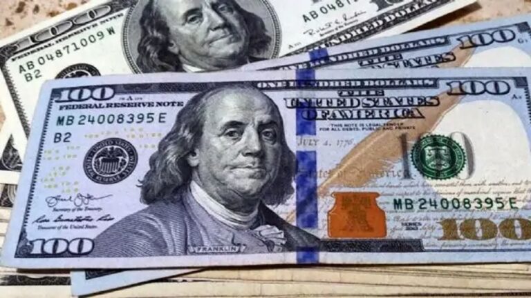 El dólar oficial cerró a $1.300 y el blue superó esa barrera
