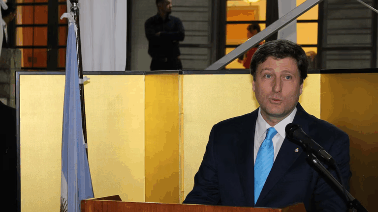 Renunció el vicecanciller Eduardo Bustamante