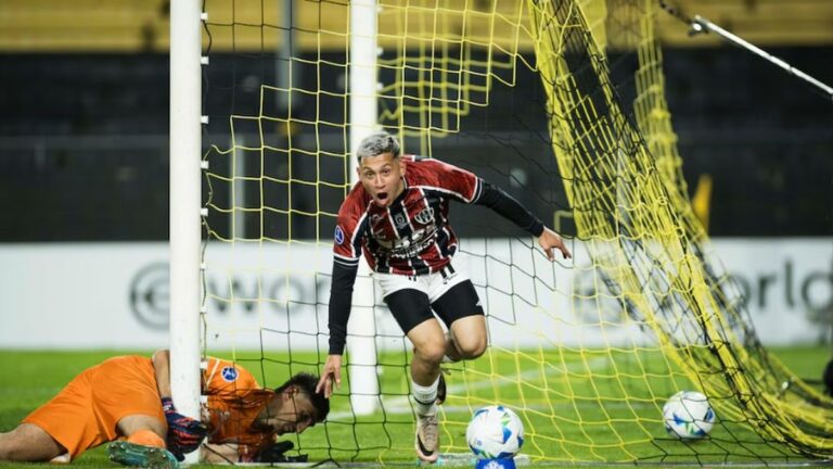 Central Córdoba goleó y avanzó en la Copa Sudamericana