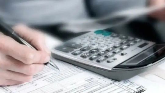 Informe UCEMA: Inflación en la Canasta del Profesional Ejecutivo cayó 13,3% en el primer semestre de 2025