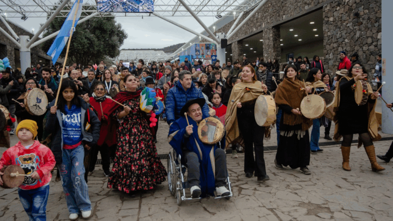 «Catamarca Retumba»: cajas y coplas hicieron eco del Poncho