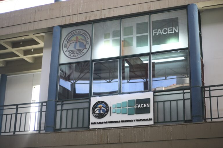 IA para las Ciencias Exactas y Naturales: una diplomatura impulsa el uso pedagógico en la UNCA