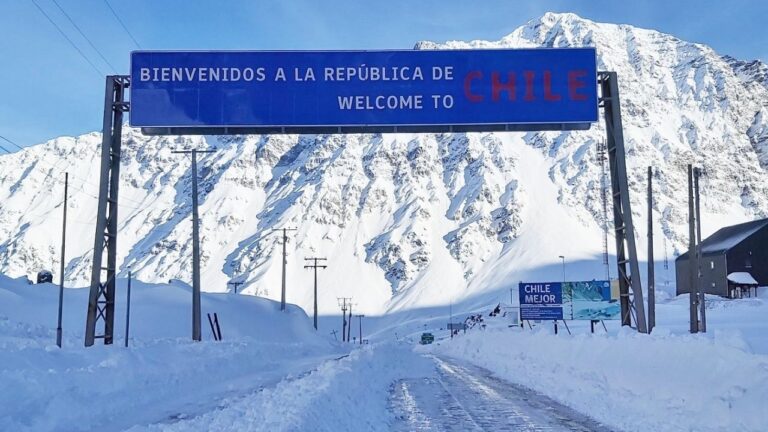 Por las intensas nevadas, cierran el Paso Cristo Redentor